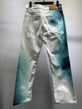 Load image into Gallery viewer, LU1551 1V Spray Monogram Jeans
