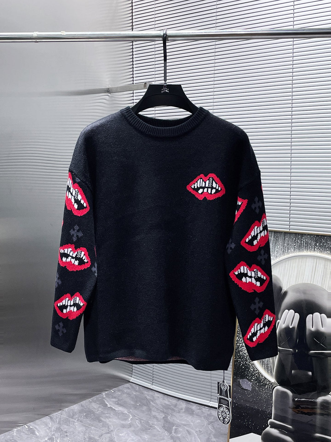 CH lips knit sweater