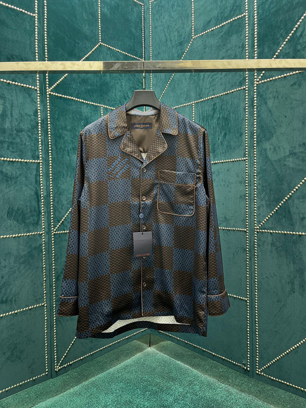 LU1599 1V Damier Pop Long Sleeve Shirt