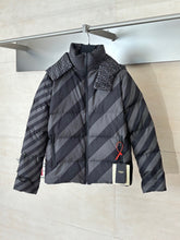 Load image into Gallery viewer, FD476 F Reversable 90 White Duck Down Jacket
