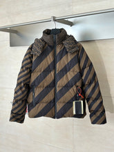 Load image into Gallery viewer, FD476 F Reversable 90 White Duck Down Jacket
