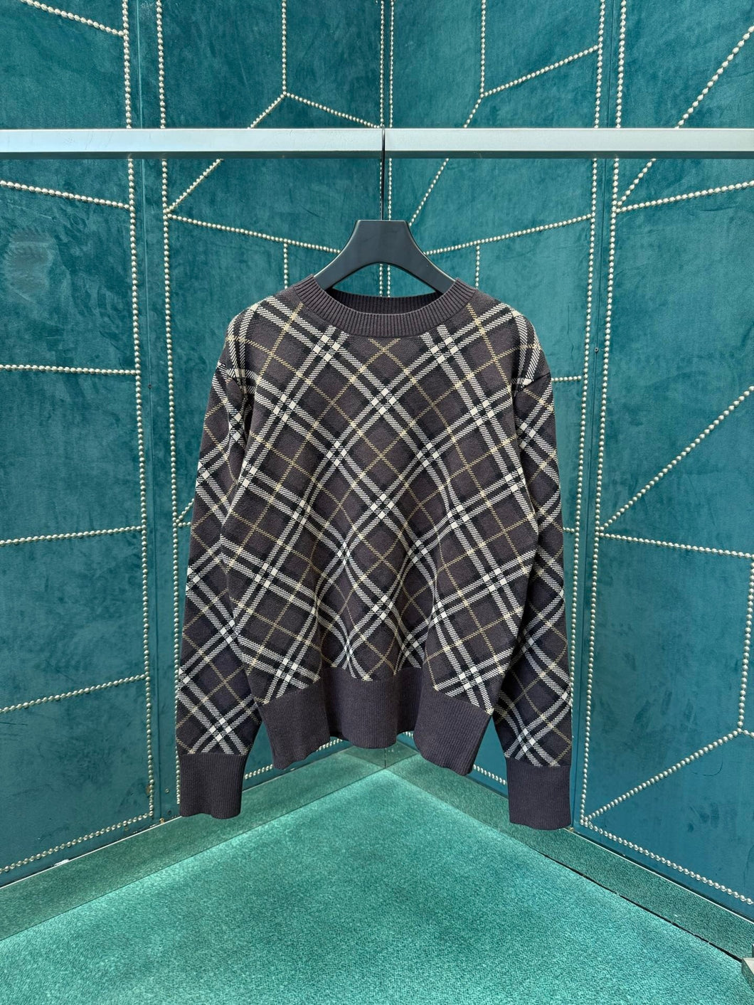 BU1200 BBR Plaid Sweater