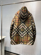 Load image into Gallery viewer, Berry windbrekaer 2023
