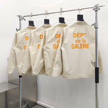 Load image into Gallery viewer, Gallery zip up tan workman jacket
