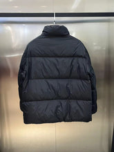 Load image into Gallery viewer, Palm striped down jacket black
