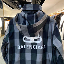 Load image into Gallery viewer, BB crisscross zip up jacket
