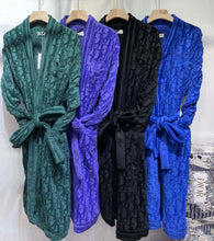 Load image into Gallery viewer, DD robe
